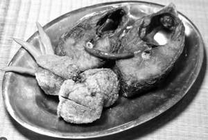 Hilsa / Ilish Mach Bhaja [2 Pieces]