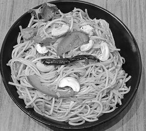 Veg Singapore Noodles( Full)