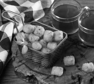 Chilli garlic potato pops