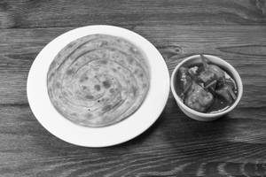 Chilli Chicken (4p) + Paratha (2p)