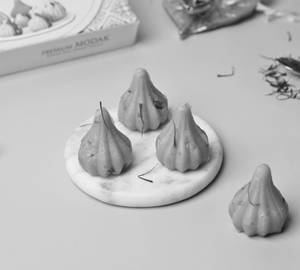 Kaju Kesar Modak