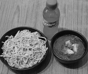 Veg Hakka Noodles + Chilly Paneer With Free Cold Drinks
