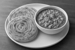 Lachha Parantha(2 Pcs)+ Egg Bhurgi Gravy