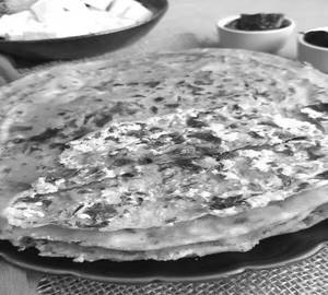 Paneer paratha 1 peace            चटनी अचार