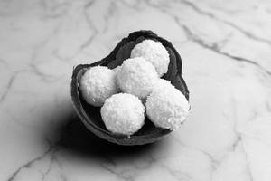 Coconut Laddoo (6 Pcs)