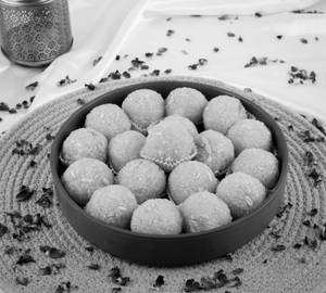Kanpuri Kesar Laddu