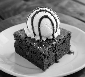 Chocolate Brownie With Ice Cream