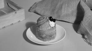 Lemon & Blueberry Cruffin