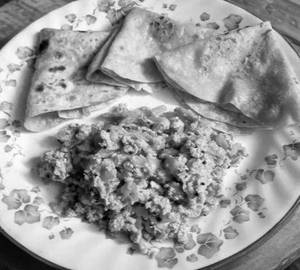 4 Chapati + Egg Fry