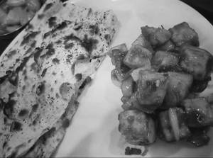 Paneer Chilli (2 Pc) + Butter Naan (1 Pc)