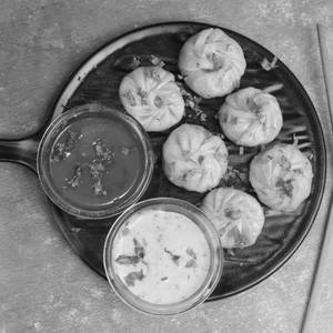 Veg Steamed Momos [6 Pieces]