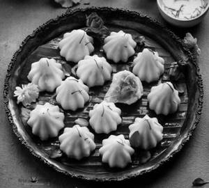 Ukadiche Mmodak (11 Pic)