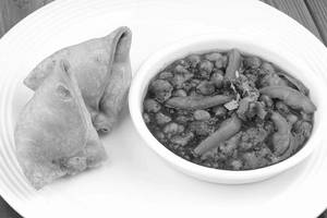 Samosa Chana [2 Pieces]