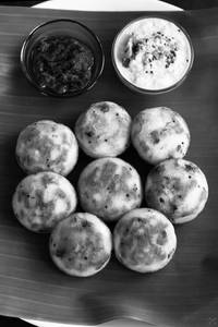 Kaara kuzhi paniyaram 4 pieces