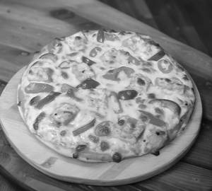 Spicy paneer pizza