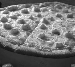 Onion and paneer pizza (serves 2) 7inch