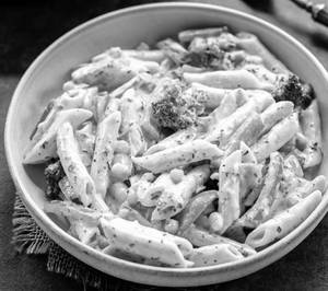 White sause pasta
