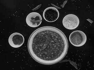Cholar Daal Narkol Diye