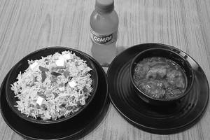 Veg Fried Rice With Chilly Chicken + Free Cold Drinks Combo
