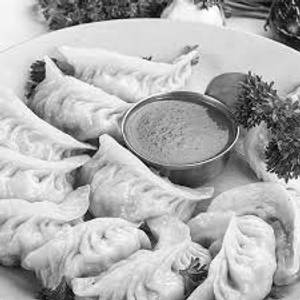 Veg Steam Momos [8 Pcs] + Special Tea