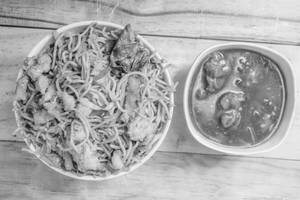 Chicken Chowmein+ Chilli Chicken [2 Pieces]