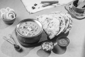 Paneer Hara Pyaz Roti Meal Combo