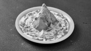 Dahi samosa chaat