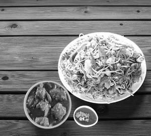 Mix Hakka Noodles with Chilli Chicken