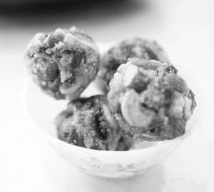 Dryfruit laddu