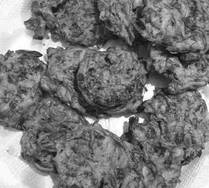 Palak Payaz Pakoda