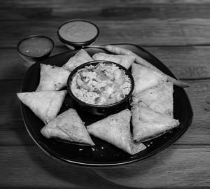 Chana Dal Kanda Samosa [Fried]