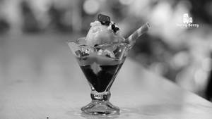 Merry Berry Mango Sundae