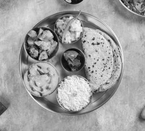 Kadi Pakora And Sabji Thali