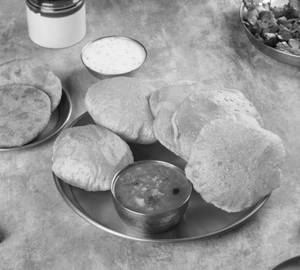 Poori (5 Pcs) + Aloo Kachori (2 Pcs) With Plain Raita And Aloo Curry