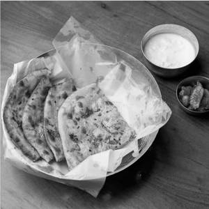 Jain-paneer Paratha(tandoor)