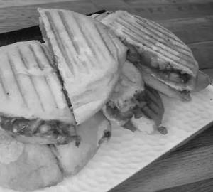 Cucumber, onion, tomato Grill Sandwich