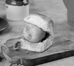Vada Pav (1 Pcs)