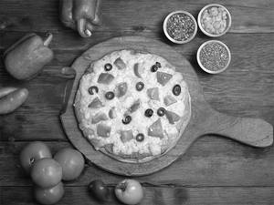 Cheese And Capsicum Pizza