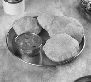 Poori With Aloo Curry (4 Pcs)