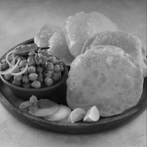 Chole And Plain Puri Meal