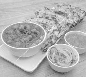 Chhole Kulche
