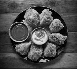 Veg Kurkure Momos [6 Pieces]