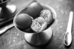 Stuffed Gulab Jamun (2 Pcs)