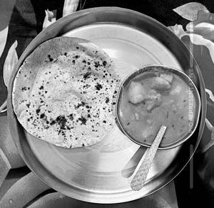Bhagrichi Bhakri Batata Aamti 