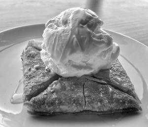 Date Pancake With Icecream