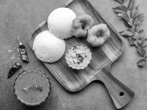 Idli-vada With Sambhar & Coconut Chutney