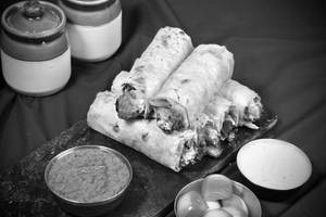 Paneer Tikka Roll With Tawa Gravy