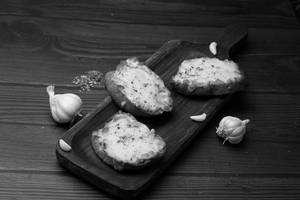 Tealogy Spl Garlic Bread