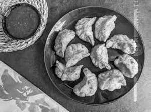 Veg Fried Momos (8Pcs.)