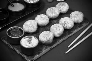 Fried Veg Momos [8 Pcs]